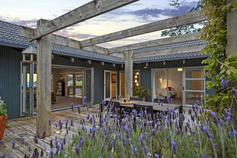 Photo of property in 4 Claude Road, Stanmore Bay, Whangaparaoa, 0932