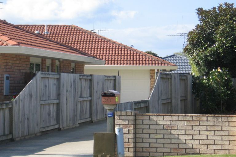 Photo of property in 30 Stableford Drive, Pyes Pa, Tauranga, 3112