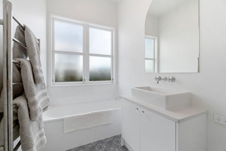 Photo of property in 236 Birkdale Road, Birkdale, Auckland, 0626