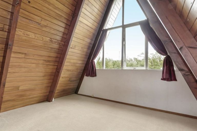 Photo of property in 24 Cornwall Street, Te Atatu South, Auckland, 0610