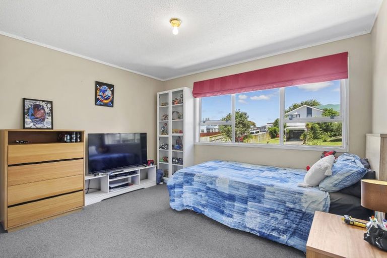 Photo of property in 5 Sumich Place, West Harbour, Auckland, 0618