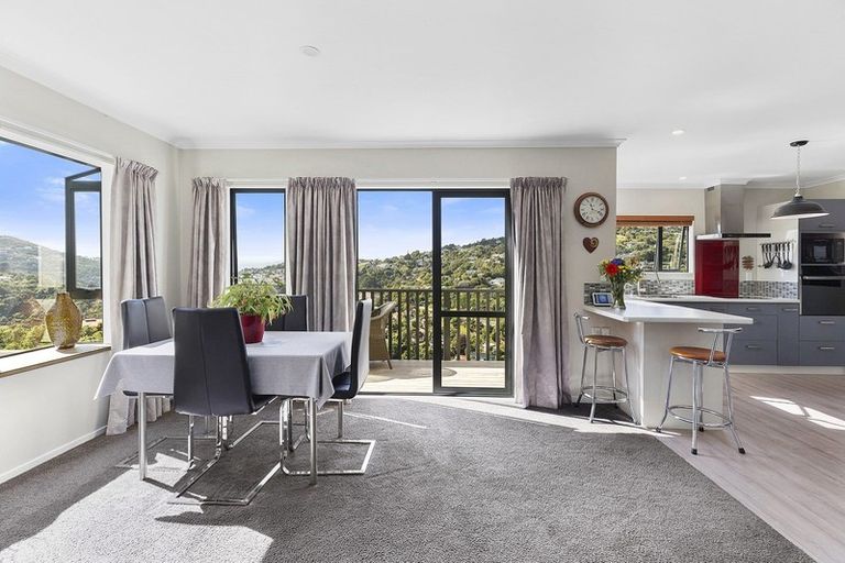 Photo of property in 29 Chartwell Drive, Crofton Downs, Wellington, 6035