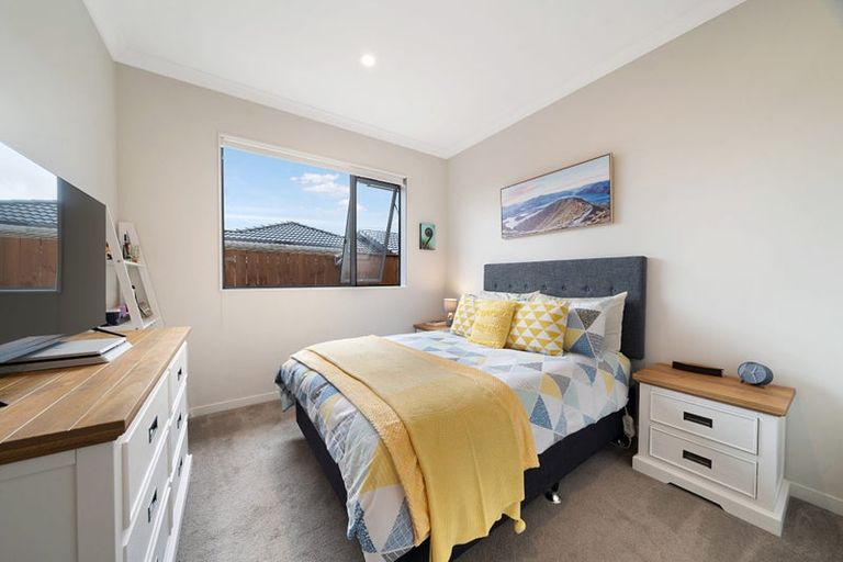 Photo of property in 16 Tararua Street, Massey, Auckland, 0614