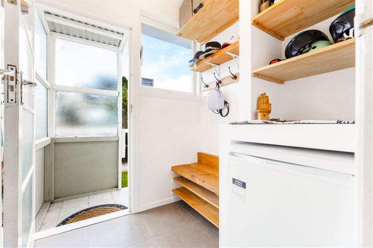 Photo of property in 45 Totara Road, Te Atatu Peninsula, Auckland, 0610