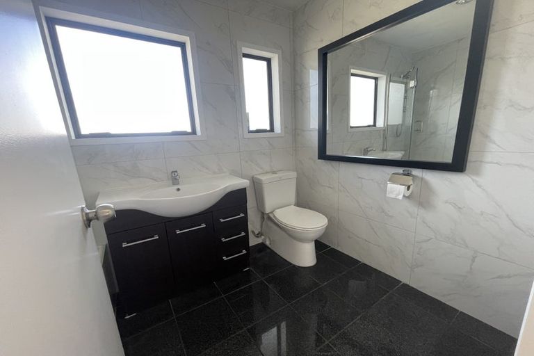 Photo of property in 95 Hobsonville Road, West Harbour, Auckland, 0618