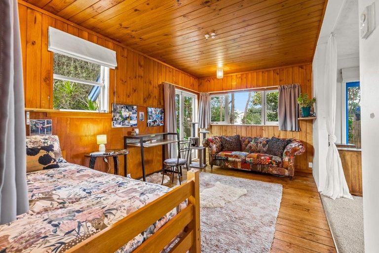 Photo of property in 32 Ferry Parade, Herald Island, Auckland, 0618