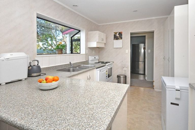 Photo of property in 2/37 Reeves Road, Pakuranga, Auckland, 2010