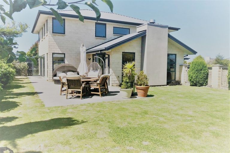 Photo of property in 1 Hawthorn Mews, Rangiora, 7400