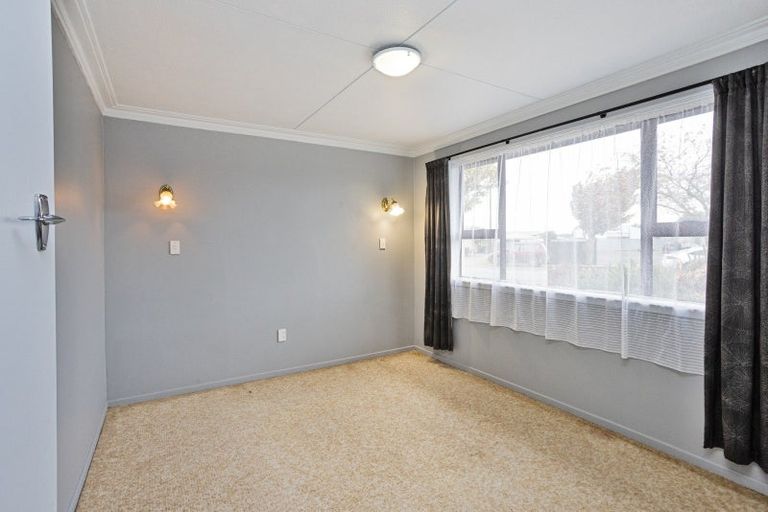 Photo of property in 18 Kilmarnock Street, Wallacetown, 9816