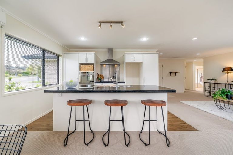 Photo of property in 48 Sunstone Crescent, Brown Owl, Upper Hutt, 5018