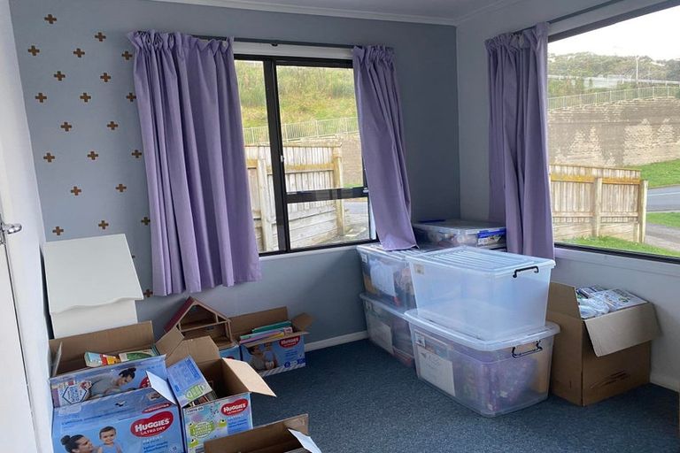 Photo of property in 27 Mexted Terrace, Tawa, Wellington, 5028