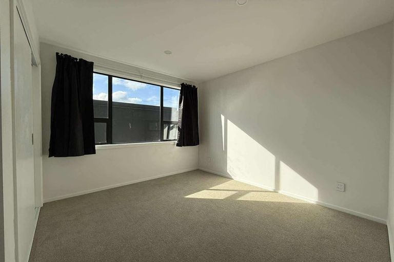 Photo of property in 2/27 Main Road, Wainuiomata, Lower Hutt, 5014