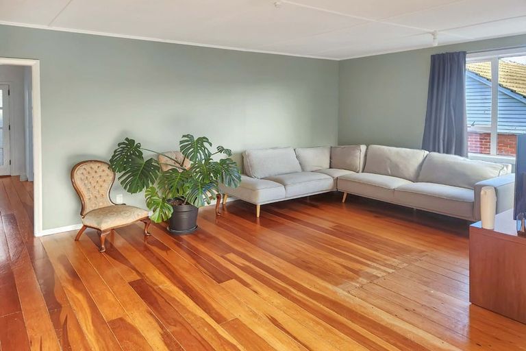 Photo of property in 184 Whites Line East, Waiwhetu, Lower Hutt, 5010