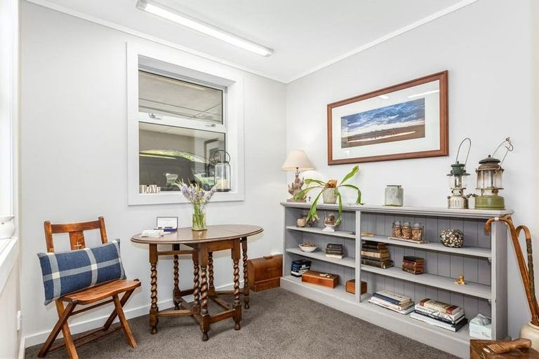 Photo of property in 19 Fleetwood Grove, Waikanae, 5036