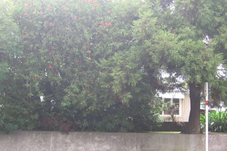 Photo of property in 32 Edmonton Road, Henderson, Auckland, 0612
