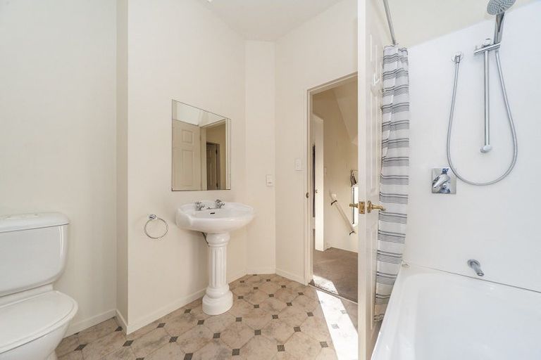 Photo of property in 30 Firth Terrace, Karori, Wellington, 6012