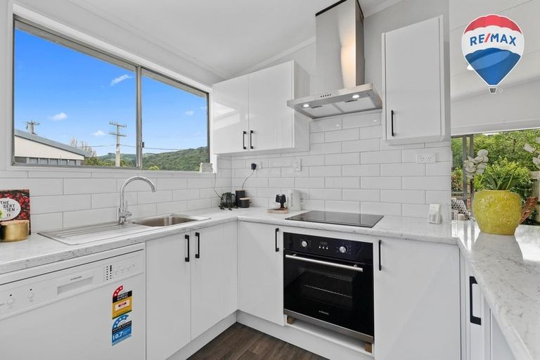 Photo of property in 2/71 Hikurangi Street, Trentham, Upper Hutt, 5018