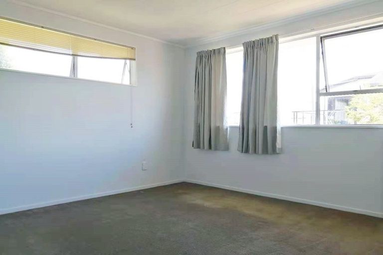 Photo of property in 2/275 Te Atatu Road, Te Atatu South, Auckland, 0610