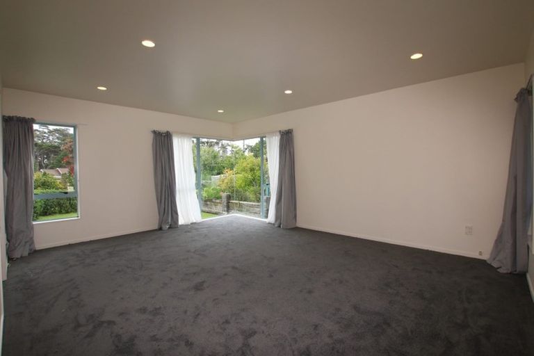 Photo of property in 3 Khaleel Place, Henderson, Auckland, 0612