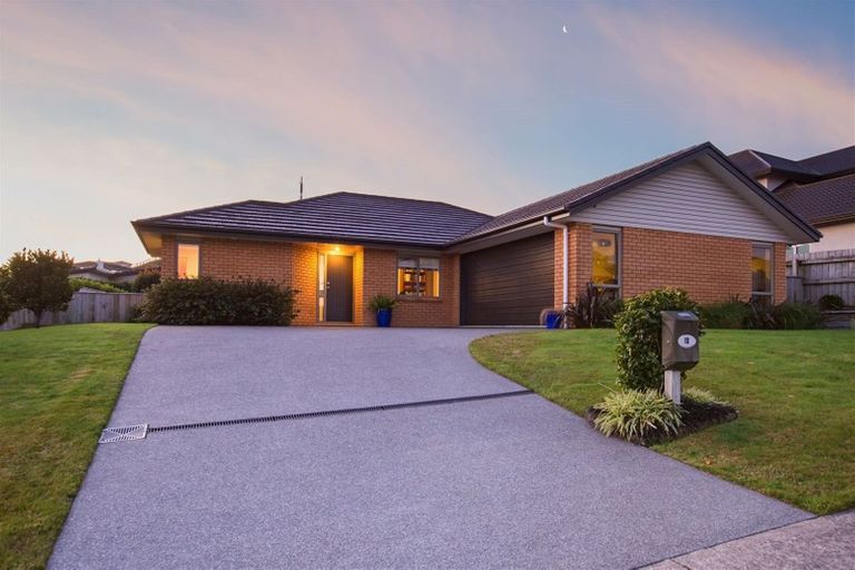 Photo of property in 10 Paparoa Crescent, Aotea, Porirua, 5024