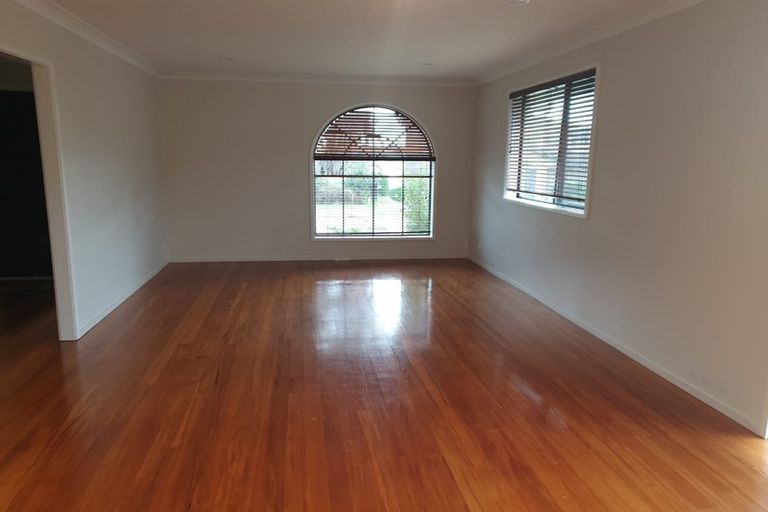 Photo of property in 3 Northcross Drive, Oteha, Auckland, 0632