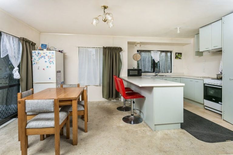 Photo of property in 2/62 Tonar Street, Northcote, Auckland, 0627