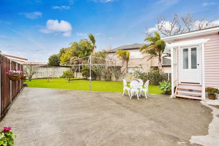 Photo of property in 18 Latham Avenue, Pakuranga, Auckland, 2010