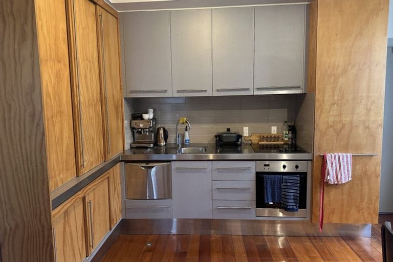 Photo of property in 98 Riddiford Street, Newtown, Wellington, 6021