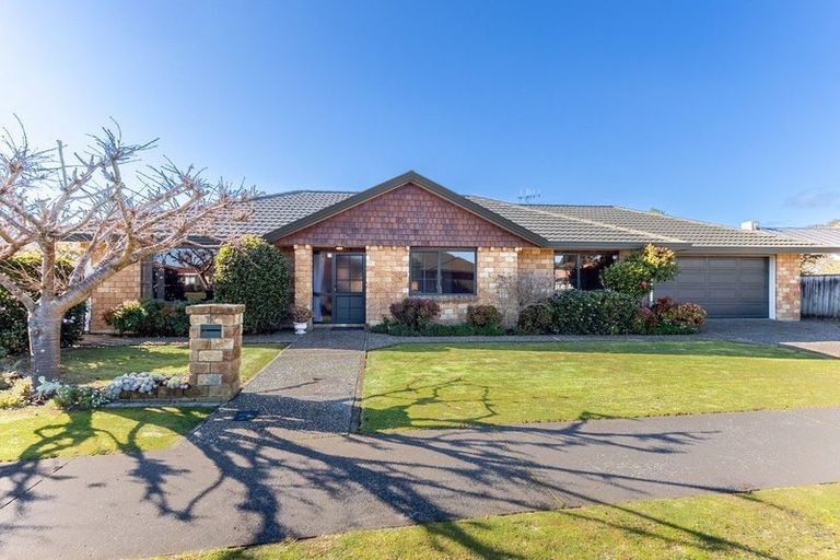 Photo of property in 80 Guildford Drive, Paraparaumu, 5032