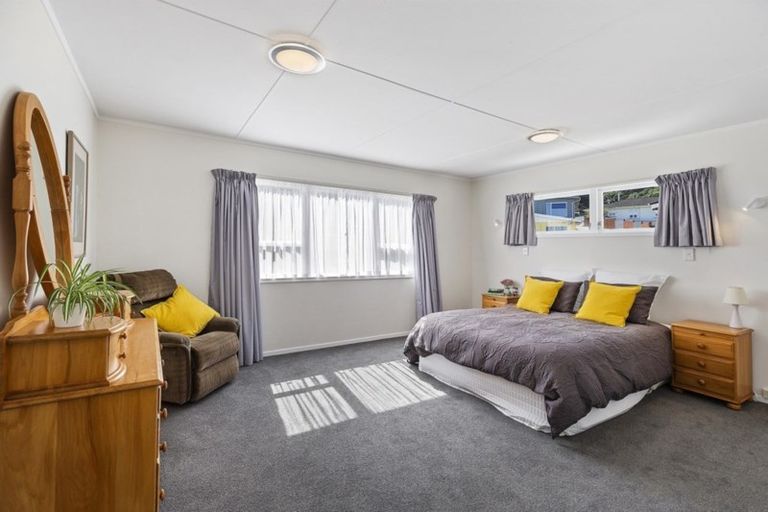 Photo of property in 7 Cherry Grove, Strathmore Park, Wellington, 6022