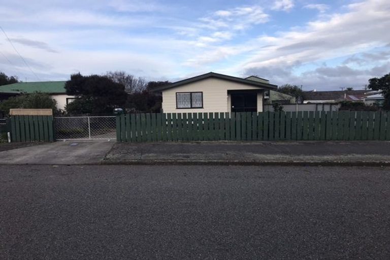 Photo of property in 74 New York Street, Martinborough, 5711