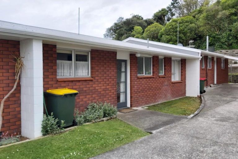Photo of property in 36 Cumberland Street, Merrilands, New Plymouth, 4312