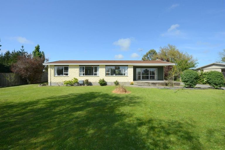 Photo of property in 40 High Street, Hawarden, 7385