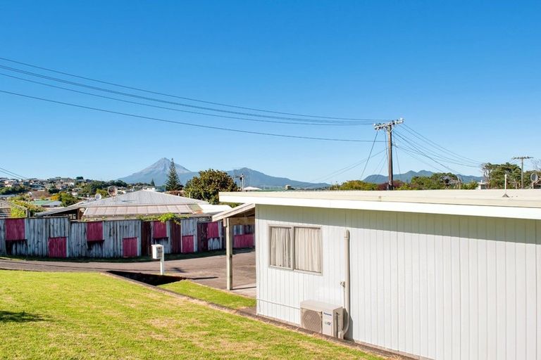 Photo of property in 26 Simons Street, Moturoa, New Plymouth, 4310