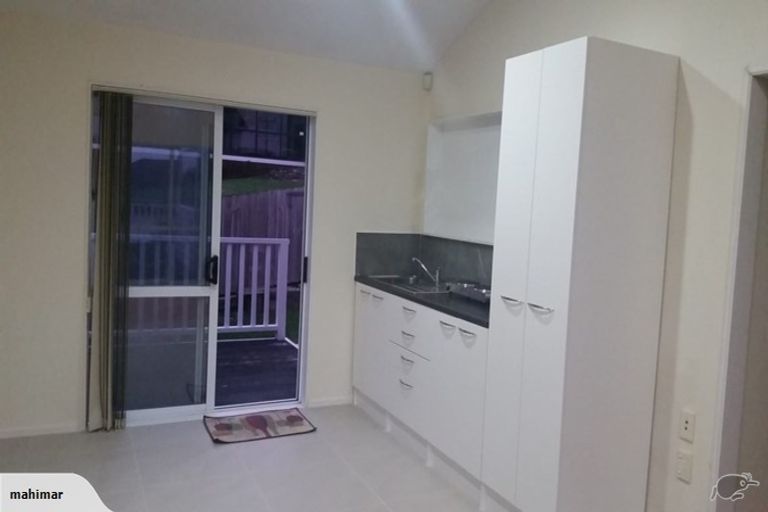 Photo of property in 127 Hobsonville Road, West Harbour, Auckland, 0618