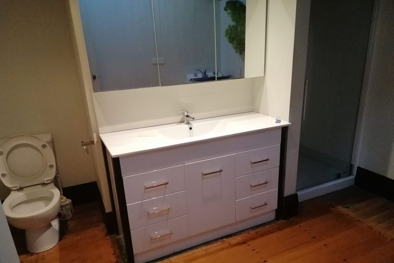 Photo of property in 18 Links Road, New Lynn, Auckland, 0600