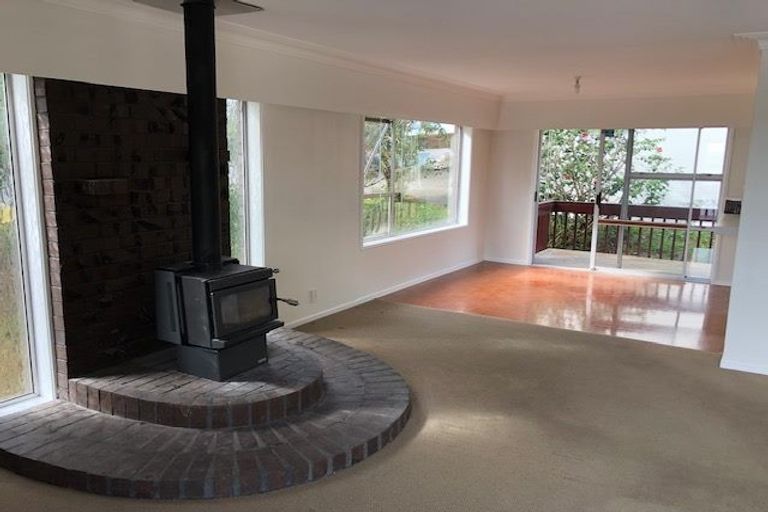 Photo of property in 4 Sispara Place, Beach Haven, Auckland, 0626