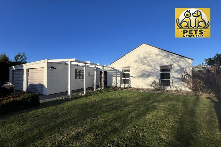 Photo of property in 11 Camberwell Place, Avonhead, Christchurch, 8042