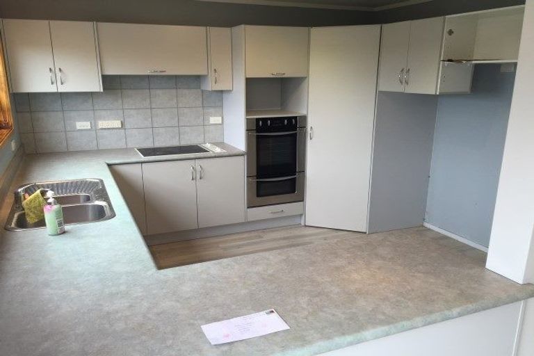 Photo of property in 18 Pine Avenue, Henderson, Auckland, 0612