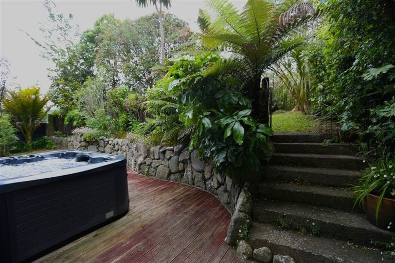 Photo of property in 21 Edelweiss Grove, Timberlea, Upper Hutt, 5018