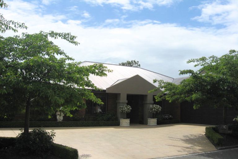 Photo of property in 8 Oaktree Lane, Bishopdale, Christchurch, 8053