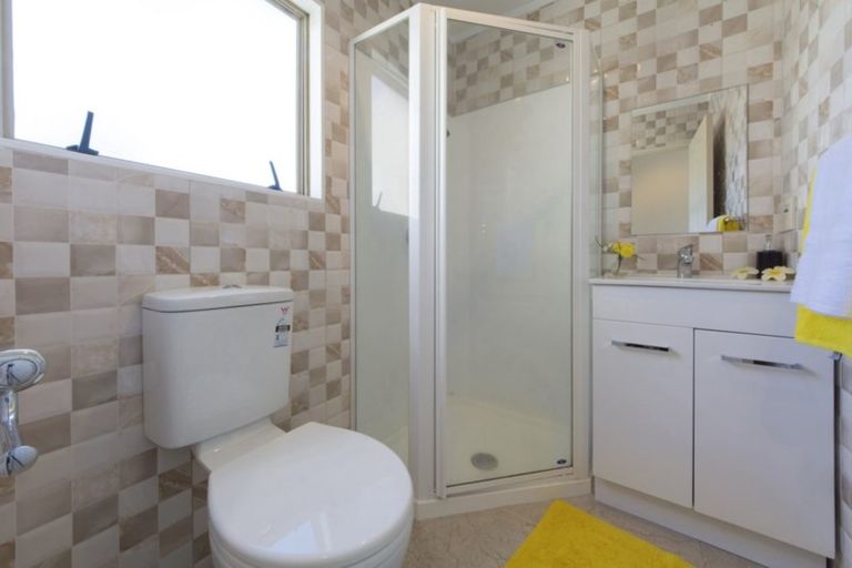 Photo of property in 9 Lockington Avenue, Henderson, Auckland, 0612