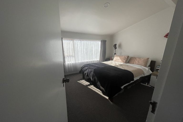 Photo of property in 1/133 Queens Drive, Lyall Bay, Wellington, 6022