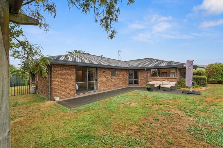 Photo of property in 53 Waiwherowhero Drive, St Andrews, Hamilton, 3200