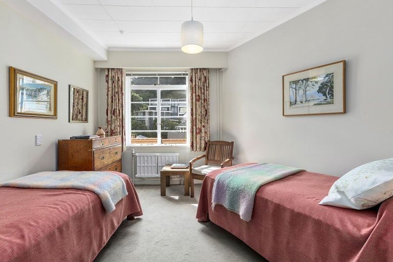 Photo of property in Wharenui Apartments, 274 Oriental Parade, Oriental Bay, Wellington, 6011