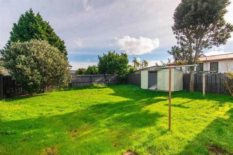 Photo of property in 2/16 Barneys Farm Road, Clendon Park, Auckland, 2103