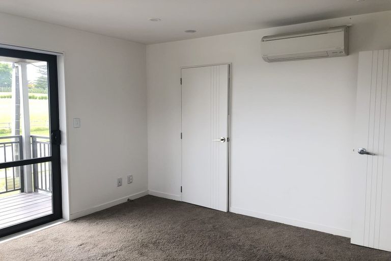 Photo of property in 16 Peony Mews, Oteha, Auckland, 0632