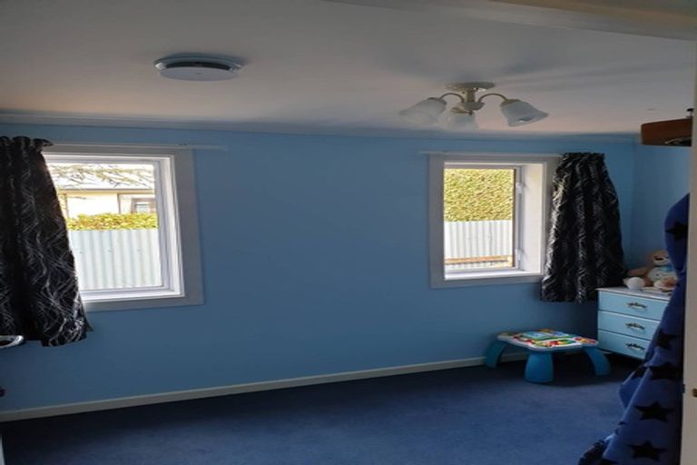 Photo of property in 30 Kilmarnock Street, Wallacetown, 9816