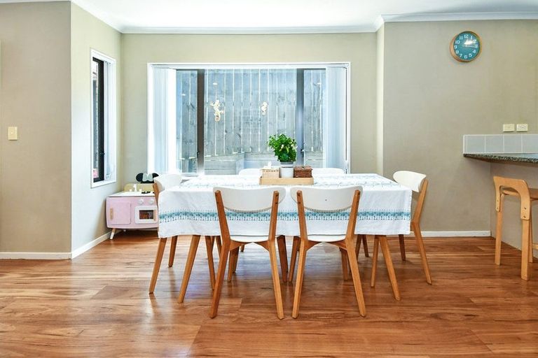 Photo of property in 11 Murrayfield Lane, Manurewa, Auckland, 2105