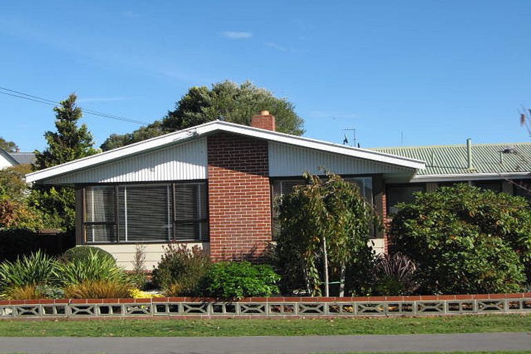 Photo of property in 2/3 Garreg Road, Fendalton, Christchurch, 8052